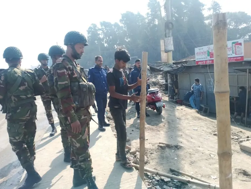 নড়াইলে যানজট মুক্ত করতে অস্থায়ী টিকেট কাউন্টার উচ্ছেদ 